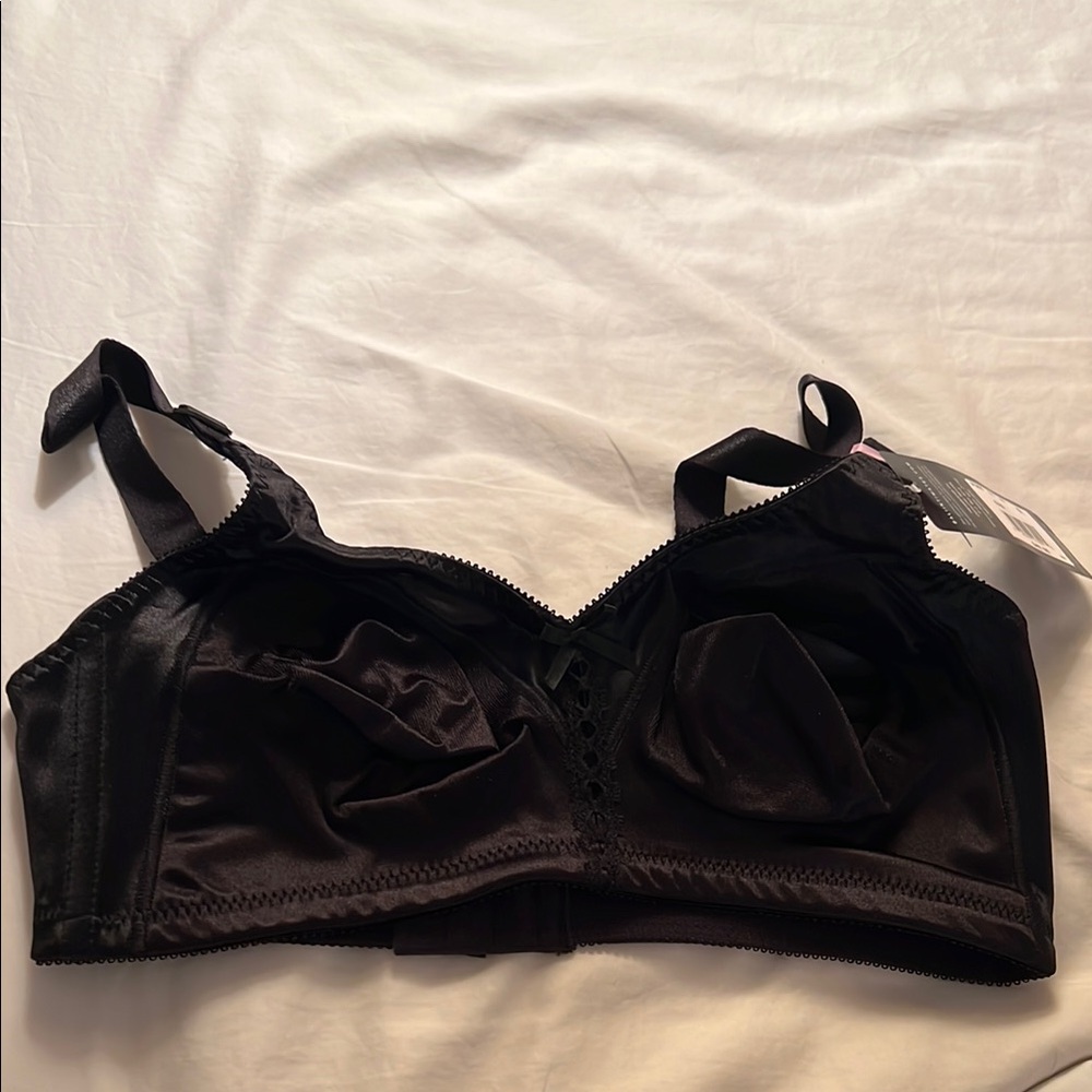 NEW WITH TAGS Bali Bra in Black 36D
